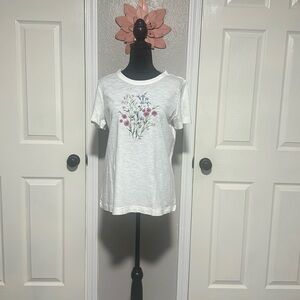Loft Ann Taylor white flower t-shirt top - size medium